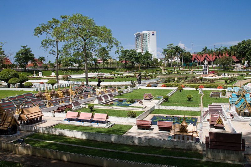 Mini-Siam