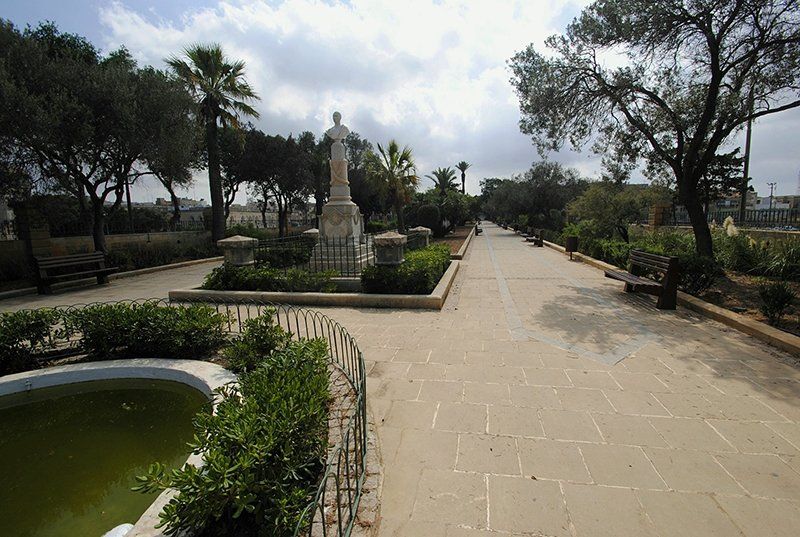 Mall Garden