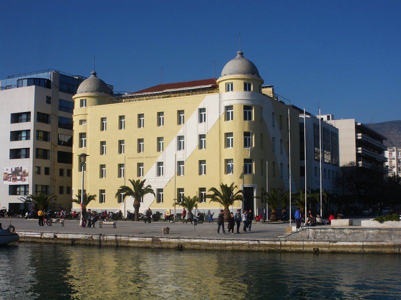 City waterfront promenade