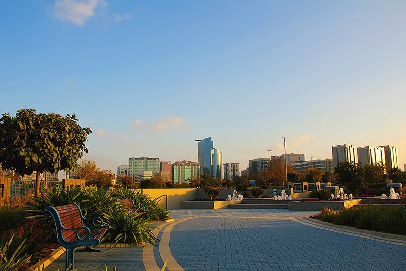 Corniche Road (Corniche Road)