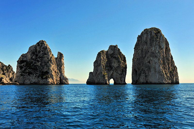Скелі Фаральйоні