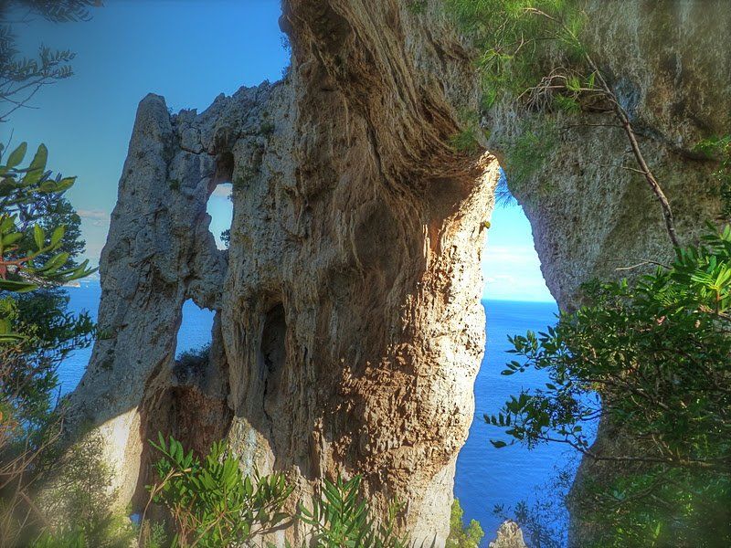 Скеля Arco Naturale