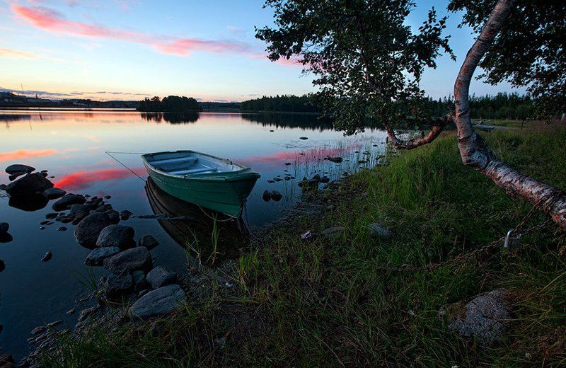 Go boating on freshwater lakes