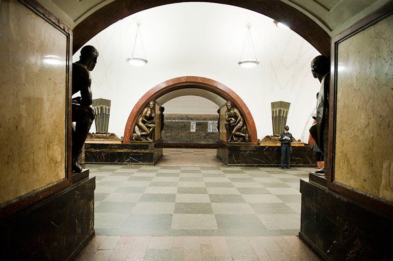 Станція метро Площа Революції
