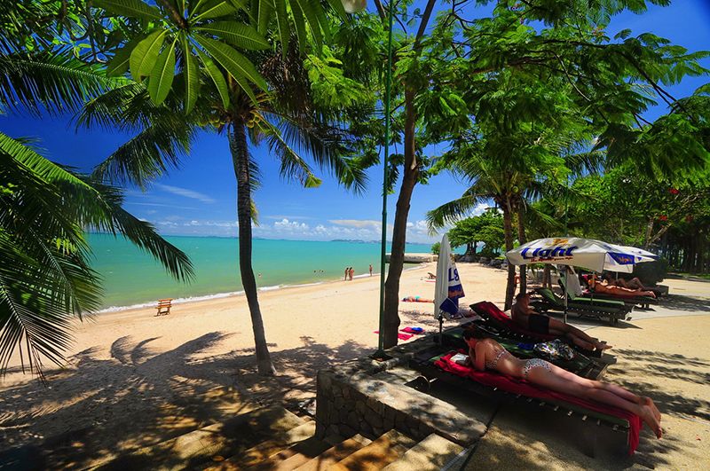 Plaja Naclua Beach
