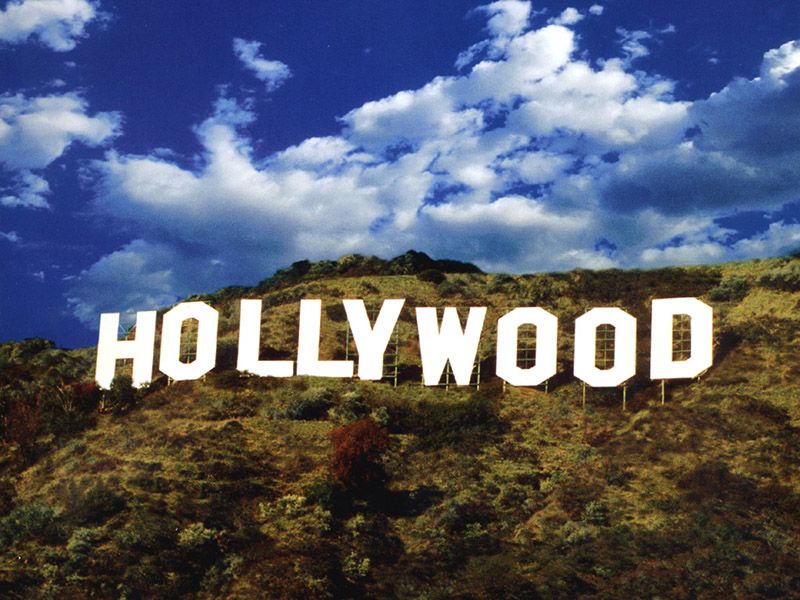 Literele celebre de pe Hollywood Hills