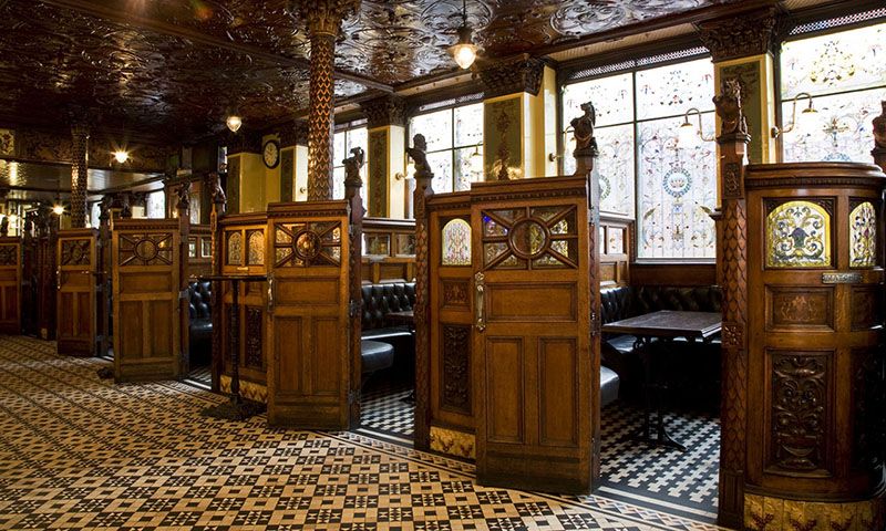 Паб Crown Liquor Saloon