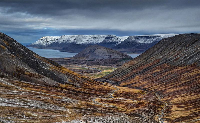 Drumul spre cascada F’jatlfoss