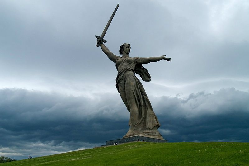 Скульптура «Родина-мати кличе!»