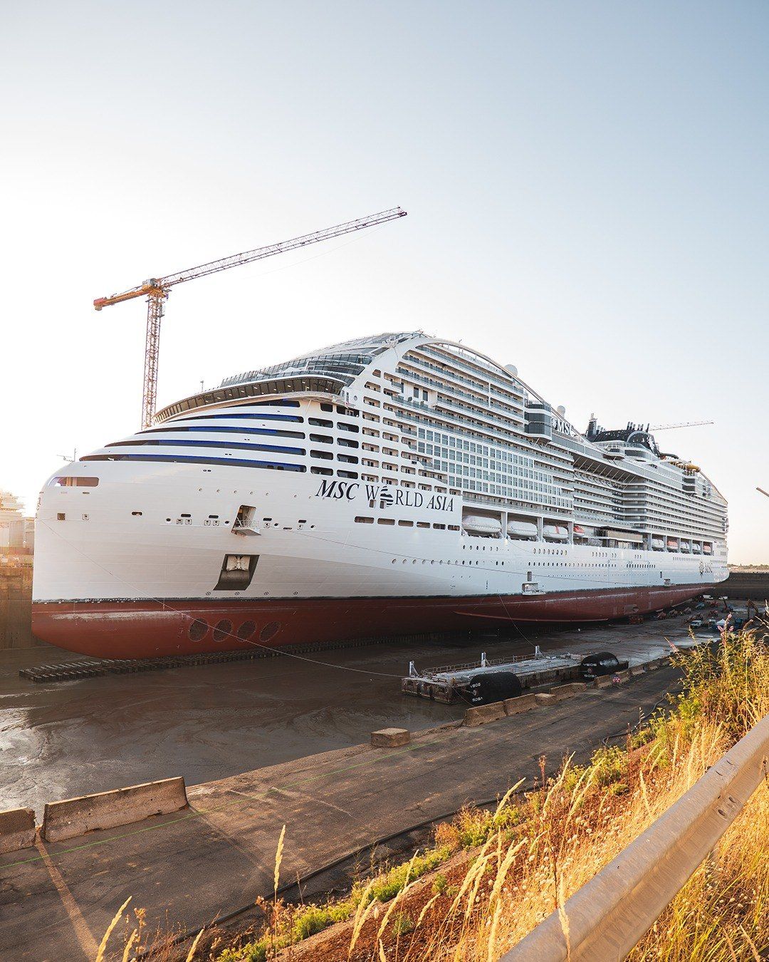 MSC World Asia у доку