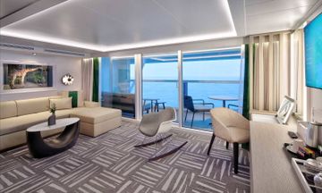 017_1600x960_celebrity-xcel-celebrity-suite