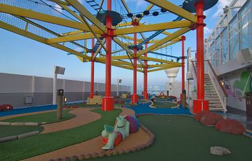 Mini golf course