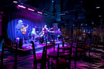 Jазовий клуб (Fat Cats Jazz & Blues Club)
