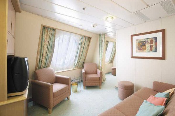Каюта с окном "Family Ocean View Stateroom"