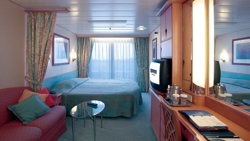 Каюта с балконом "Deluxe Ocean View Stateroom with Balcony"