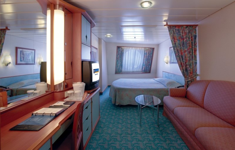 Каюта с окном "Ocean View Stateroom"
