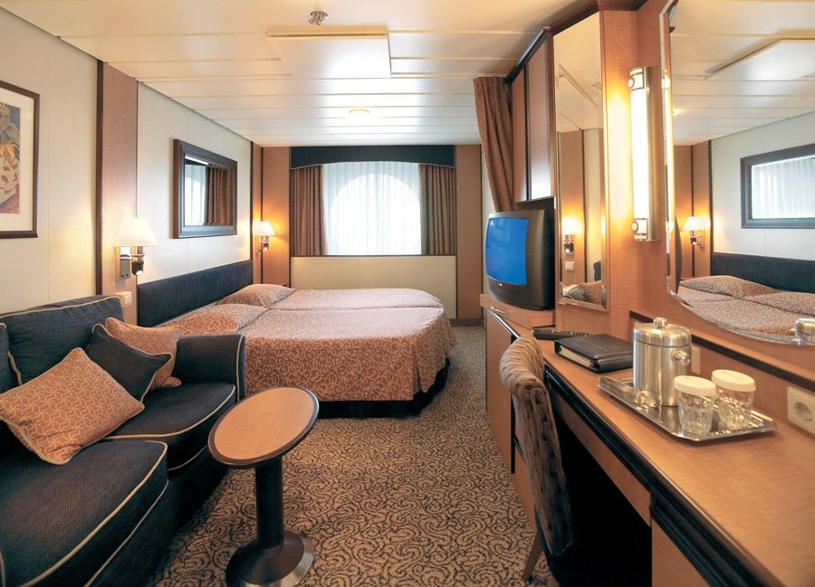 Cabină cu fereastră „Large Ocean View Stateroom”