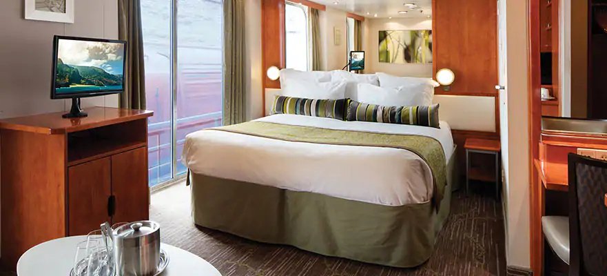 “Family Suite with Obstructed View” Suite