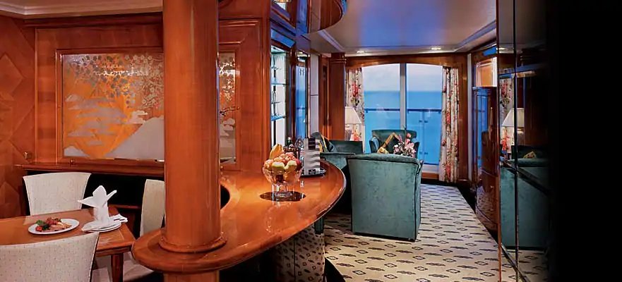 Suită cu balcon „Aft-Facing Owner’s Suite with Large Balcony”