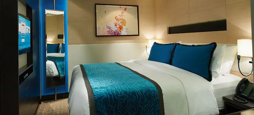 “The Haven Aft-Facing Penthouse with Master Bedroom and Balcony” suite