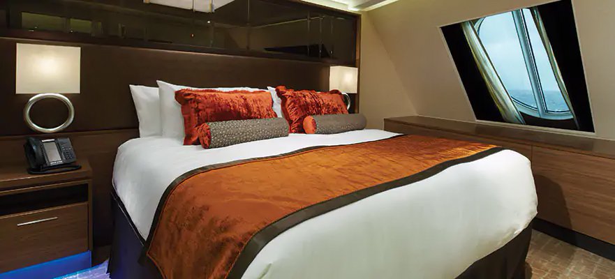 The Haven “Forward-Facing Penthouse with Balcony” Suite