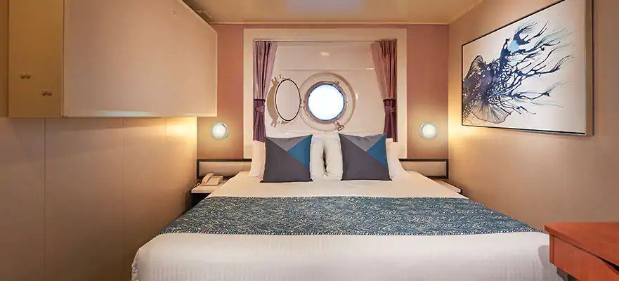 Каюта з вікном "Oceanview Porthole Window Stateroom"