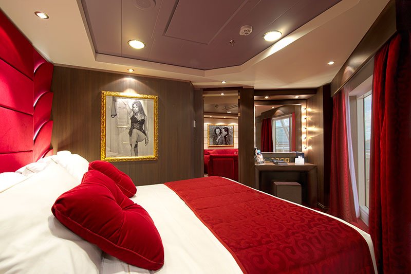 Королівський Сьют «YACHT CLUB» (36 м² + балкон 16 м²)