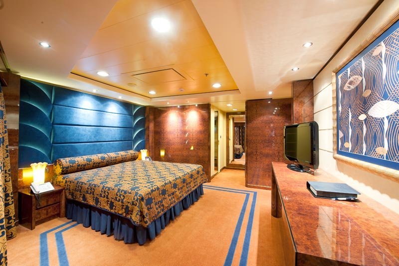 Сьют з вікном «Executive YACHT CLUB» (45–53 м²)