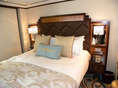 “Concierge 1-Bedroom Suite with Verandah” suite