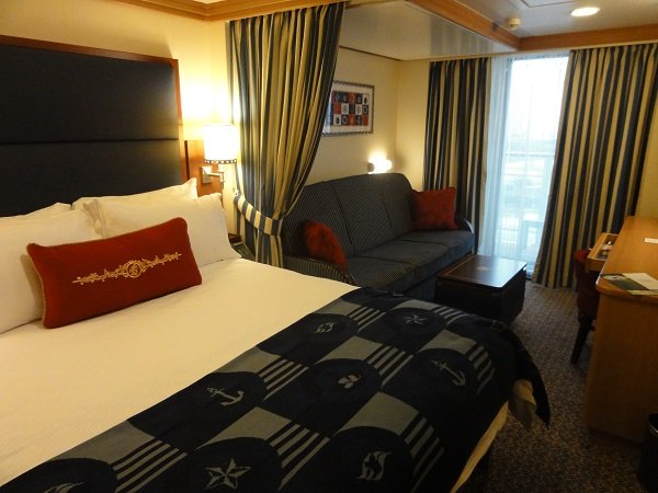Deluxe Oceanview Stateroom with Navigator's Verandah (Cabin with Balcony)
