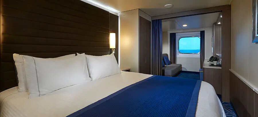 Каюта з вікном «Family Oceanview Stateroom with Large Picture Window»