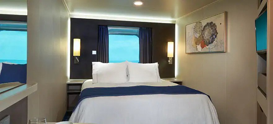 Каюта з вікном «Oceanview with Large Picture Window»