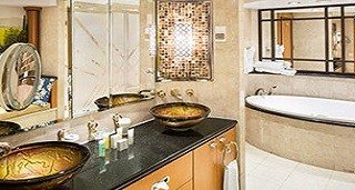 Suită „Royal Suite with Balcony” (101 m² + balcon 18 m²)